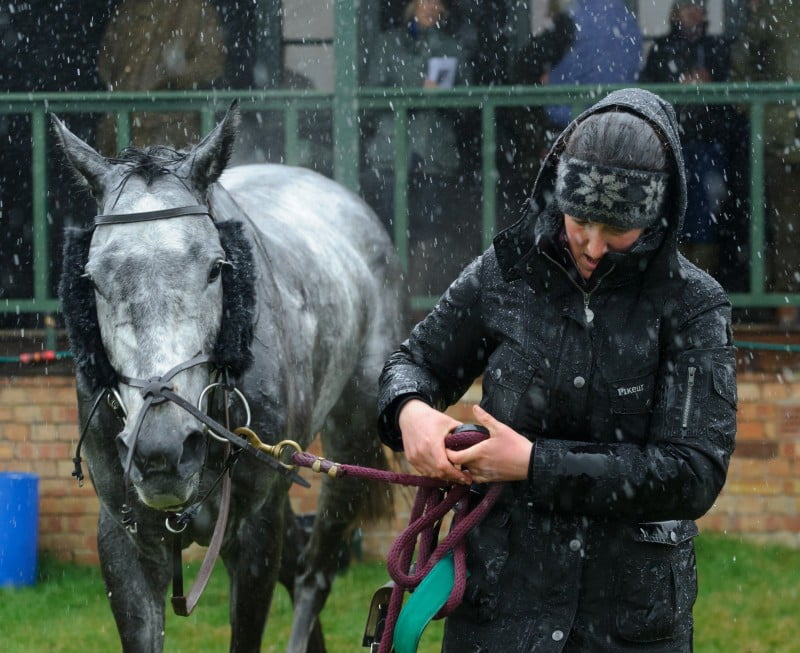Heavy rain at Garthorpe Races. © www.nicomorgan.com